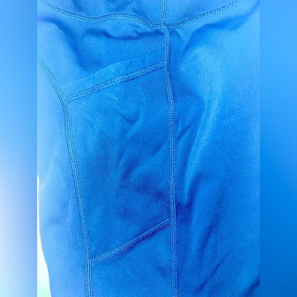 Zyia Active Leggings Women’s Size Small Blue Brilliant Hi-Rise Capri 22” Pockets - Picture 3 of 5